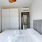 Apartment Orange 3